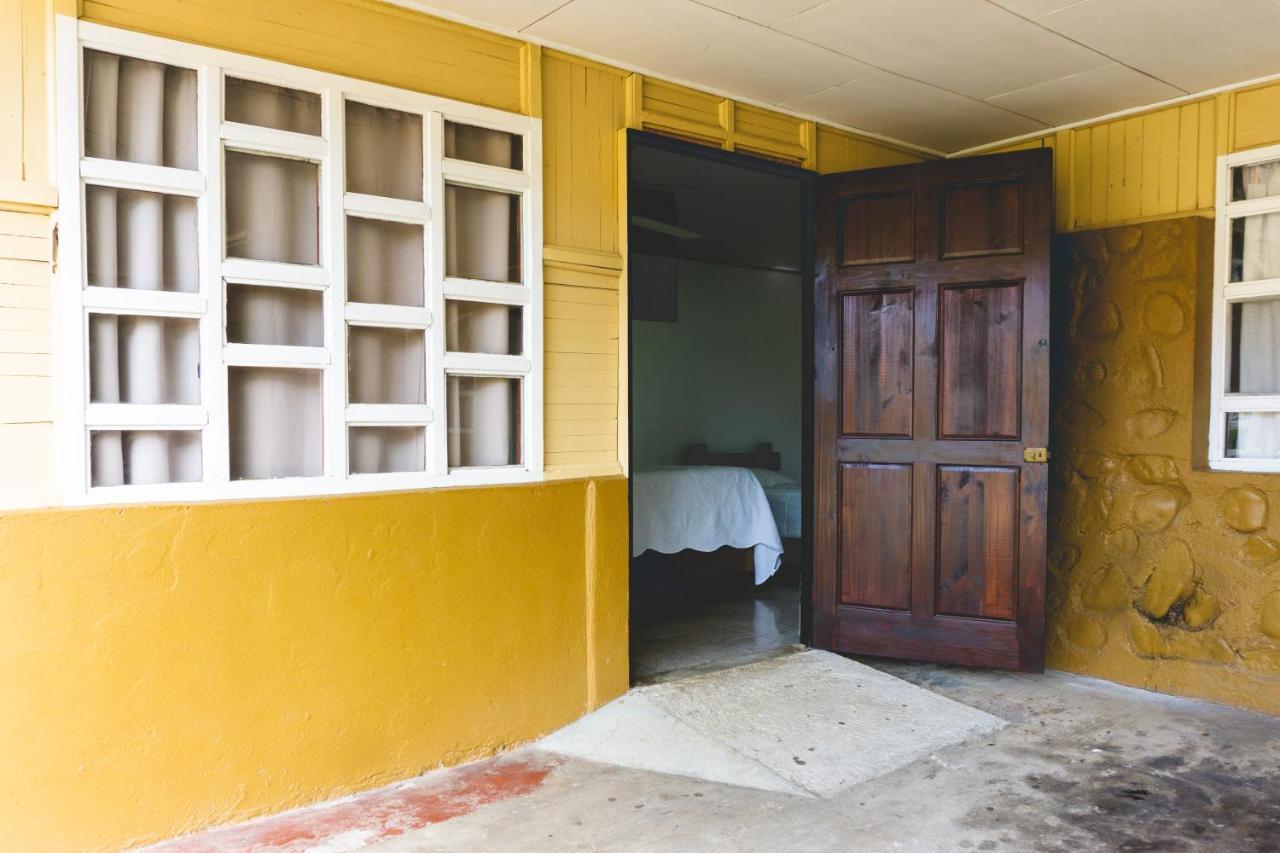 Cabinas El Prado San Isidro De El General ภายนอก รูปภาพ